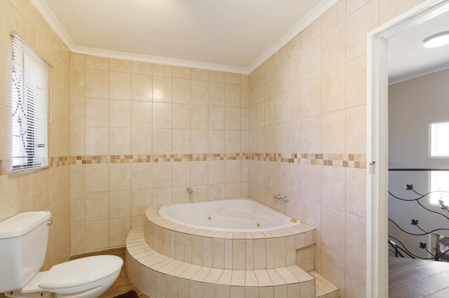 5 Bedroom Property for Sale in Milnerton Ridge Western Cape